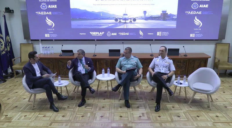 ​Mesa redonda en el III Congreso de Seguridad Operacional Aeron�utica. Foto: Sepla